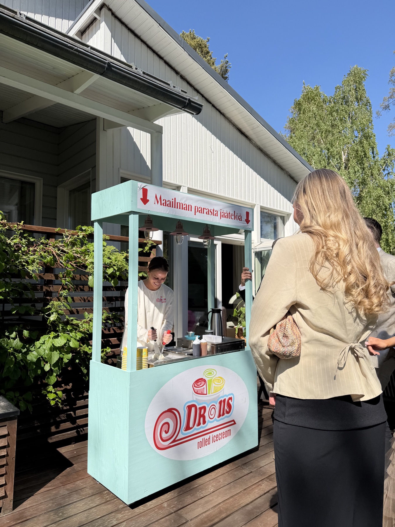 Rullajäätelön valmistusta DROLLS catering -tapahtumassa
